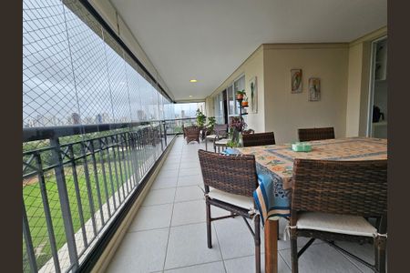 Apartamento à venda com 220m², 4 quartos e 4 vagasSacada