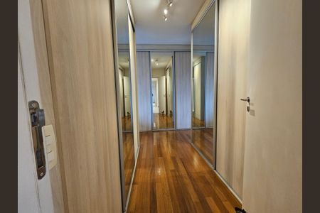 Apartamento à venda com 220m², 4 quartos e 4 vagasCloset da suíte 4