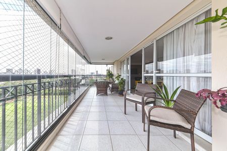 Apartamento à venda com 220m², 4 quartos e 4 vagasVaranda da Sala