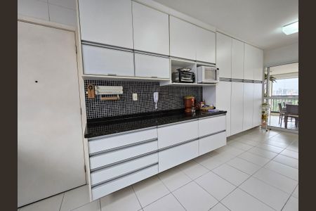 Apartamento à venda com 220m², 4 quartos e 4 vagasCozinha