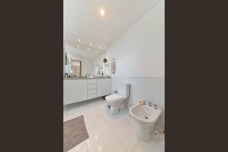 Apartamento à venda com 220m², 4 quartos e 4 vagasBanheiro da Suíte 1