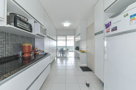 Apartamento à venda com 220m², 4 quartos e 4 vagasCozinha
