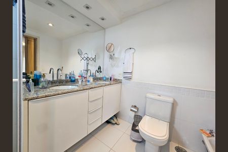 Apartamento à venda com 220m², 4 quartos e 4 vagasBanheiro da Suíte 4