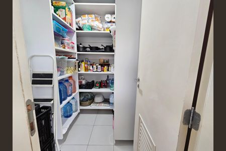 Apartamento à venda com 220m², 4 quartos e 4 vagasDespensa