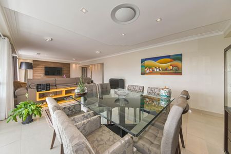 Apartamento à venda com 220m², 4 quartos e 4 vagasSala