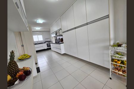 Apartamento à venda com 220m², 4 quartos e 4 vagasCozinha