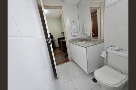 Apartamento à venda com 220m², 4 quartos e 4 vagasBanheiro da Suíte 1