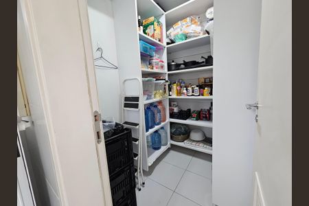 Apartamento à venda com 220m², 4 quartos e 4 vagasDespensa