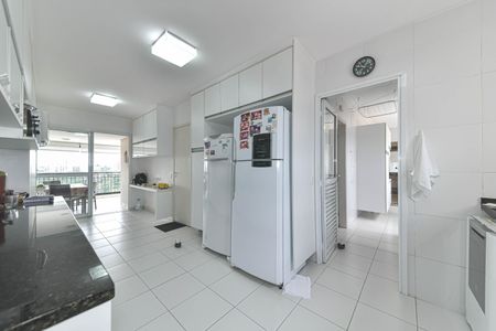 Apartamento à venda com 220m², 4 quartos e 4 vagasCozinha