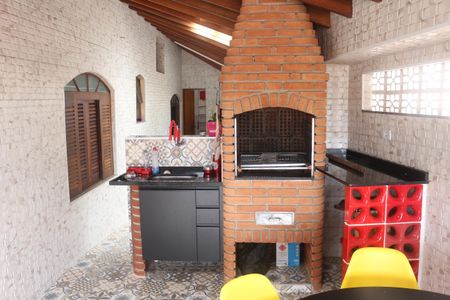 Casa à venda com 220m², 3 quartos e 2 vagasQuintal