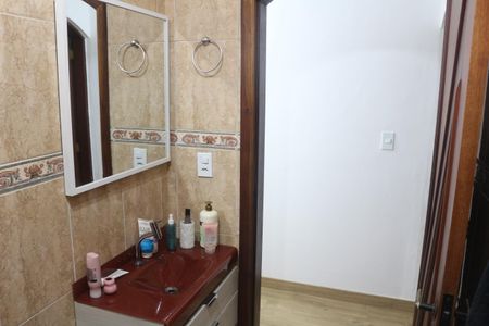 Casa à venda com 220m², 3 quartos e 2 vagasBanheiro