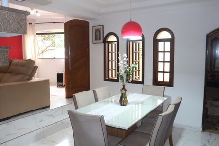 Sala de casa à venda com 3 quartos, 220m² em Olímpico, São Caetano do Sul