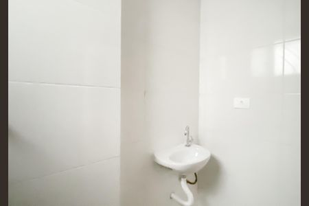 Banheiro de apartamento para alugar com 2 quartos, 42m² em Parque Boturussu, São Paulo