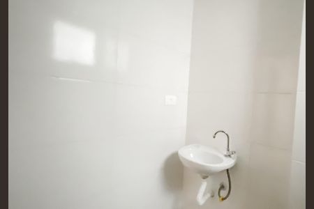 Banheiro de apartamento para alugar com 2 quartos, 42m² em Parque Boturussu, São Paulo