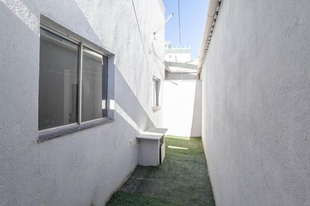 Área externa de kitnet/studio para alugar com 1 quarto, 40m² em Castelo, Belo Horizonte