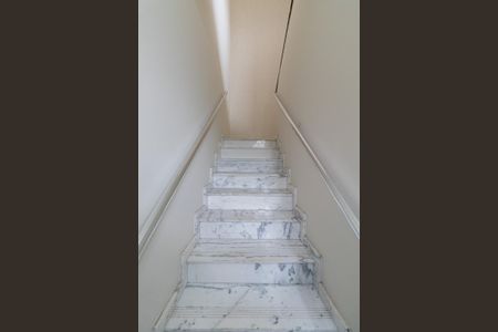 Casa à venda com 150m², 3 quartos e 4 vagasEscada 