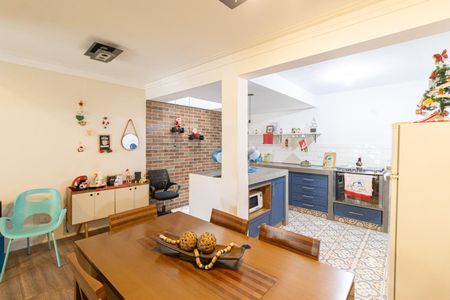 Casa à venda com 150m², 3 quartos e 4 vagasSala e Cozinha