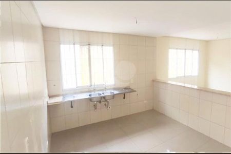 Casa à venda com 3 quartos, 150m² em Cidade São Francisco, São Paulo