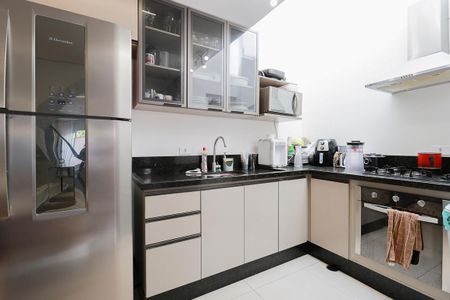 Casa à venda com 119m², 2 quartos e 2 vagas Casa à venda com 119m², 2 quartos e 2 vagasCozinha