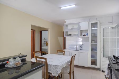 Casa à venda com 300m², 4 quartos e 4 vagasCozinha