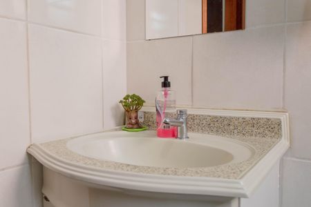 Casa à venda com 300m², 4 quartos e 4 vagasBanheiro social