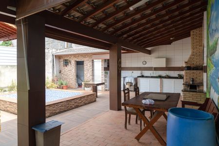 Casa à venda com 300m², 4 quartos e 4 vagasÁrea de Serviço