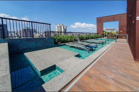 Apartamento para alugar com 68m², 2 quartos e 1 vaga Apartamento para alugar com 68m², 2 quartos e 1 vagaÁrea comum - Piscina