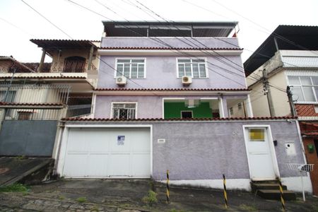 Casa à venda com 175m², 3 quartos e 2 vagas Casa à venda com 175m², 3 quartos e 2 vagasFachada com Placa