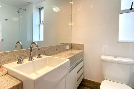 Apartamento à venda com 65m², 2 quartos e 2 vagasBanheiro da Suíte 1