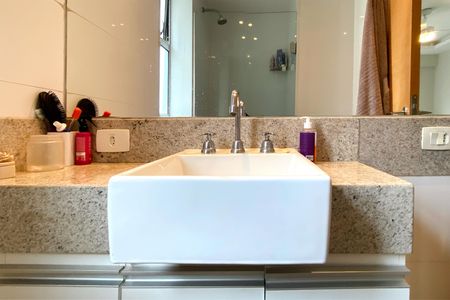 Apartamento à venda com 65m², 2 quartos e 2 vagasBanheiro