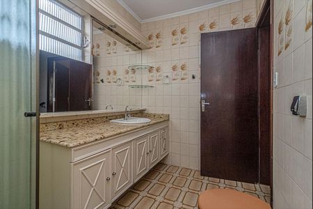 Casa à venda com 270m², 4 quartos e 3 vagasbanheiro social da casa 2_2