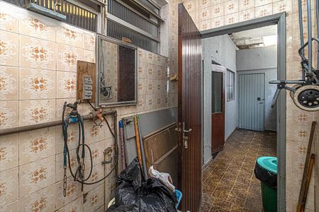 Casa à venda com 270m², 4 quartos e 3 vagasbanheiro na área de serviço_2