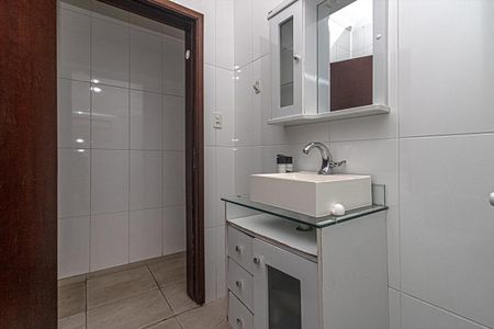 Casa à venda com 270m², 4 quartos e 3 vagasbanheiro social_3