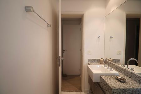 Apartamento para alugar com 136m², 3 quartos e 2 vagasBanheiro Social