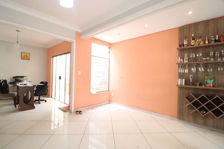 Casa para alugar com 172m², 4 quartos e 2 vagasSala