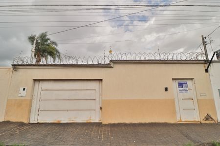 Casa para alugar com 172m², 4 quartos e 2 vagasFachada