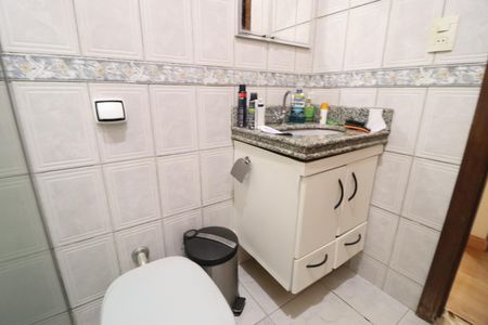 Casa para alugar com 172m², 4 quartos e 2 vagasBanheiro Social