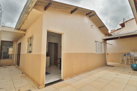 Casa para alugar com 172m², 4 quartos e 2 vagasQuintal