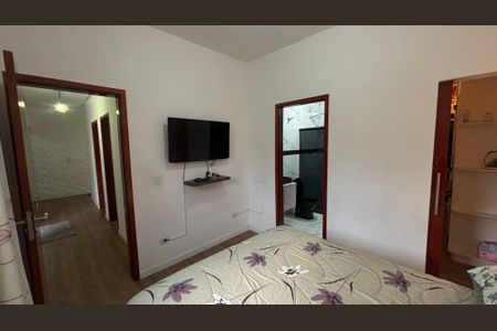 Casa à venda com 225m², 4 quartos e 2 vagasSuite