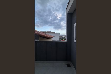 Casa à venda com 225m², 4 quartos e 2 vagasQuarto 2 Varanda