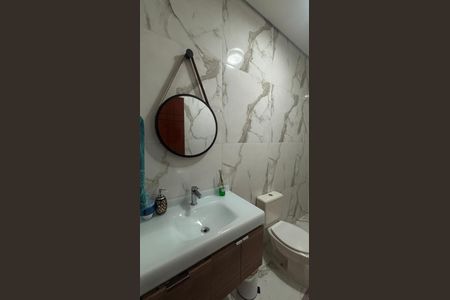 Casa à venda com 225m², 4 quartos e 2 vagasLavabo