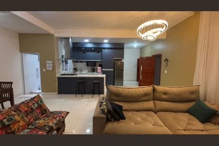 Casa à venda com 225m², 4 quartos e 2 vagasSala - Sala de Jantar