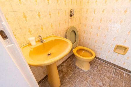 Casa à venda com 290m², 3 quartos e 2 vagasBanheiro de serviço