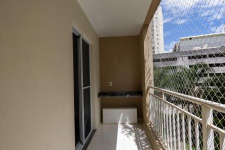 Apartamento para alugar com 72m², 2 quartos e 1 vagaVaranda