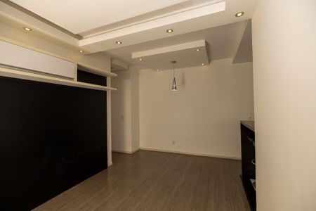Apartamento para alugar com 72m², 2 quartos e 1 vagaSala
