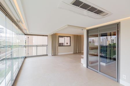 Apartamento à venda com 180m², 4 quartos e 3 vagasVaranda gourmet