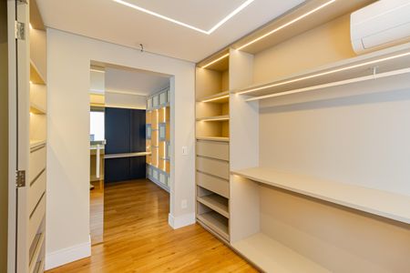 Apartamento à venda com 180m², 4 quartos e 3 vagasCloset da suíte 1