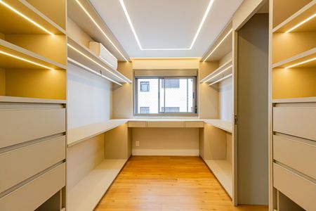 Apartamento à venda com 180m², 4 quartos e 3 vagasCloset da suíte 1