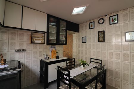 Casa à venda com 139m², 3 quartos e 2 vagasCozinha 