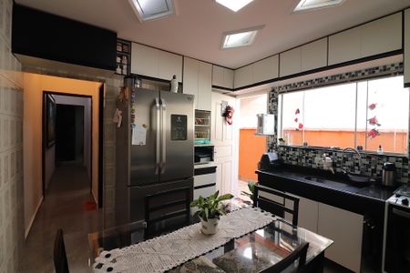 Casa à venda com 139m², 3 quartos e 2 vagasCozinha 